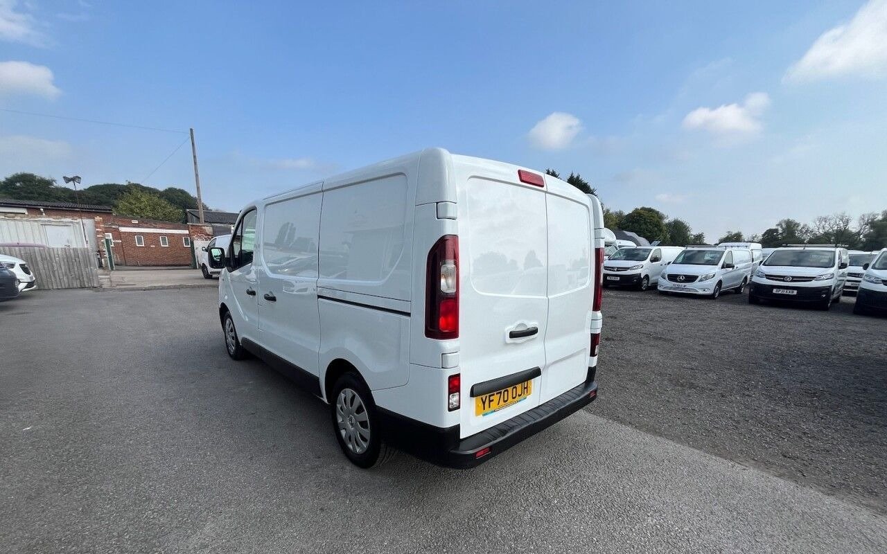 2020 Renault Trafic Panel Van — photo 2 of 17