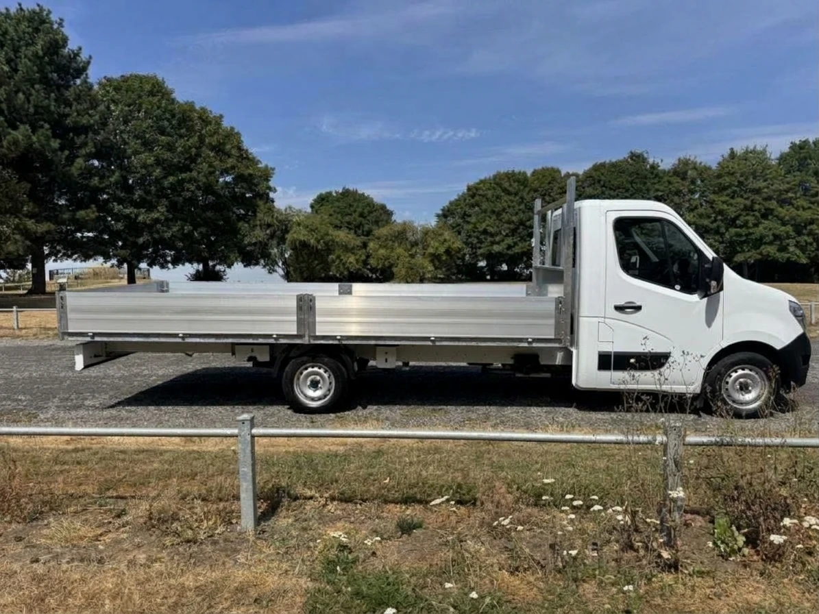 2021 Nissan Nv400 Dropside Van — photo 1 of 11