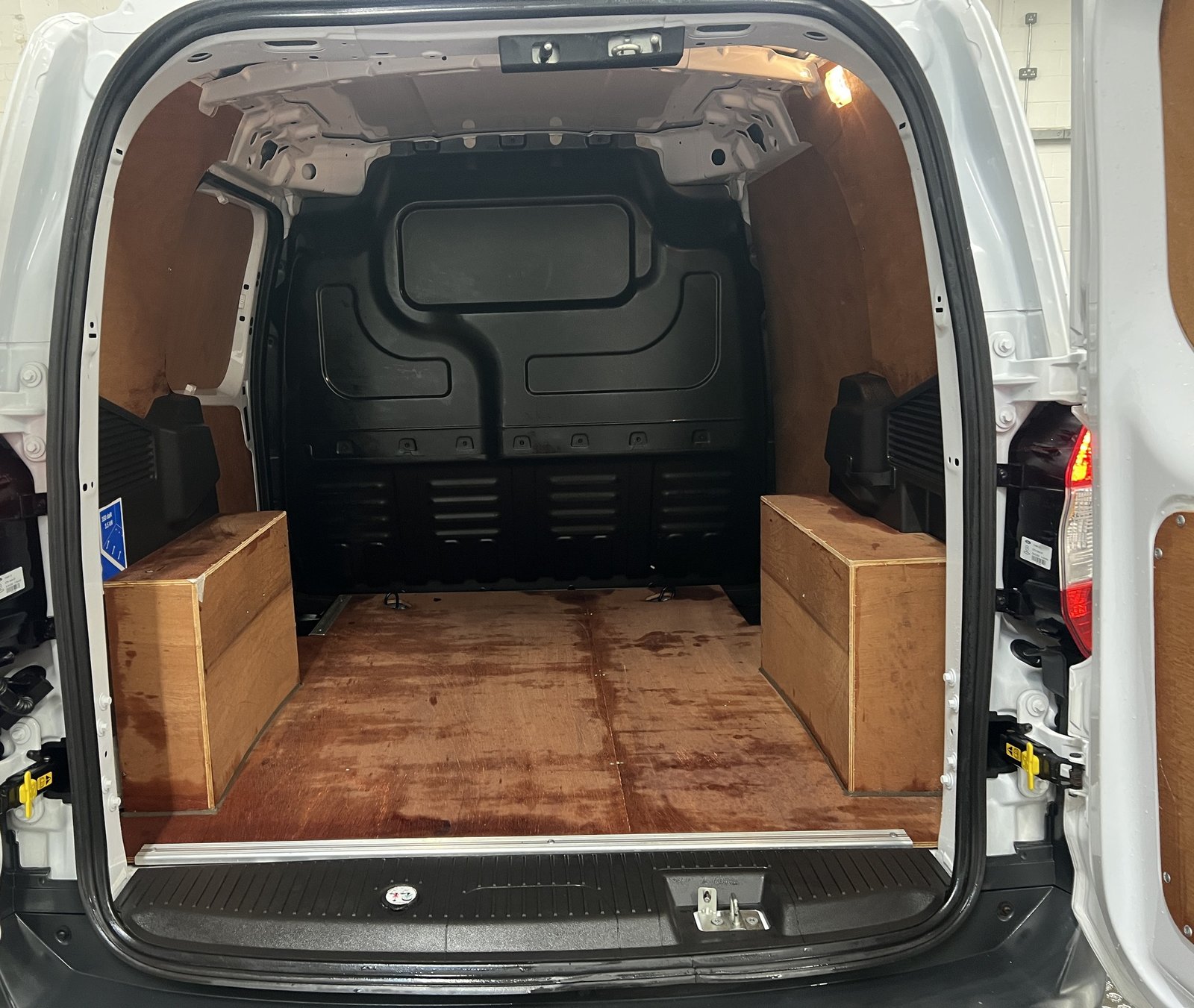 2022 Ford Transit Courier Panel Van — photo 8 of 8