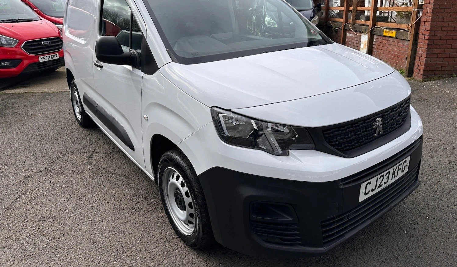 2023 Peugeot Partner Panel Van — photo 1 of 4
