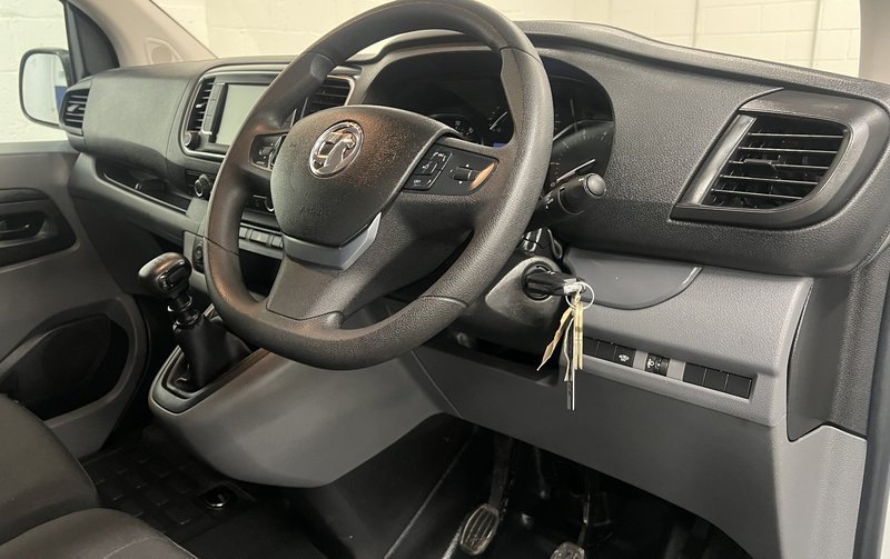 2022 Vauxhall Vivaro Panel Van — photo 3 of 20