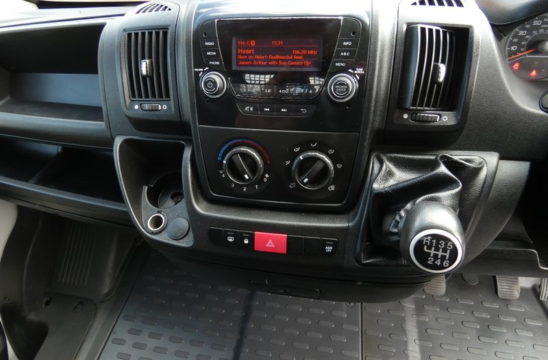 2018 Peugeot Boxer Tipper Van — photo 3 of 11