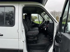 2021 Nissan Nv400 Luton Box Van — cab interior