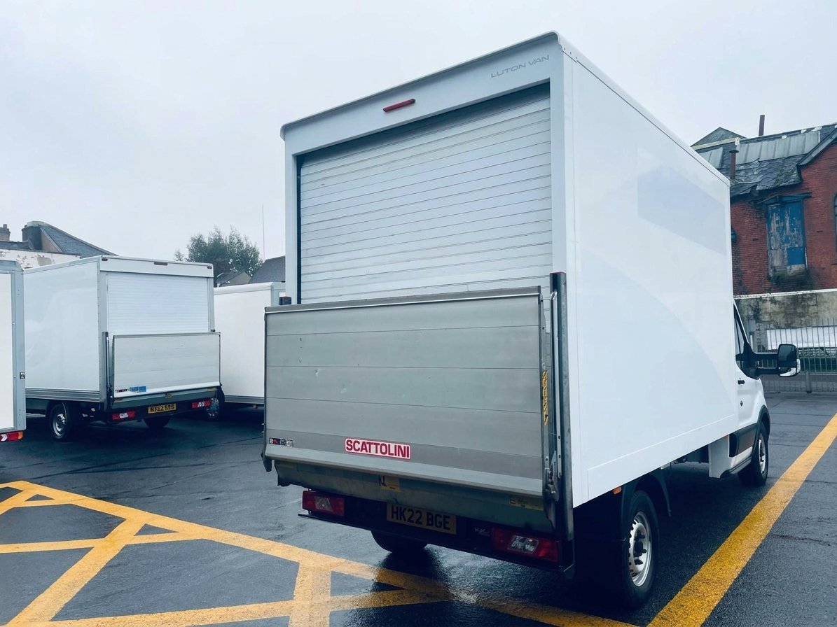 2022 Ford Transit Luton Box Van — photo 3 of 3