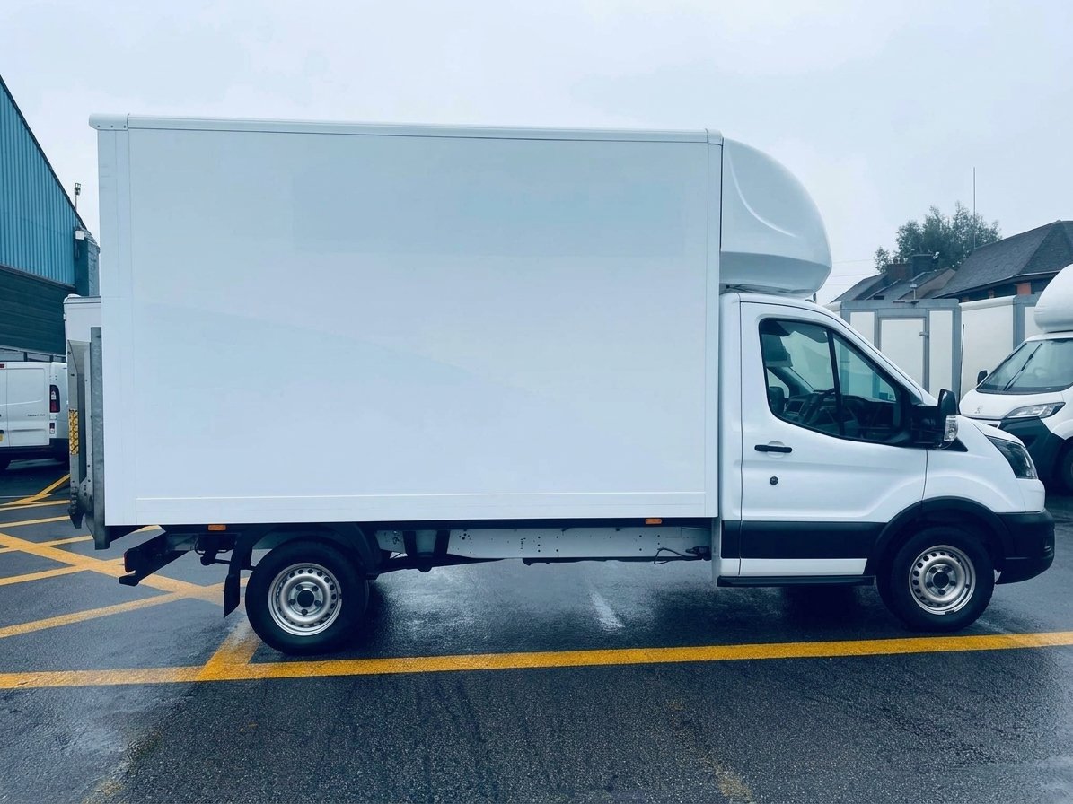 2022 Ford Transit Luton Box Van — photo 1 of 3