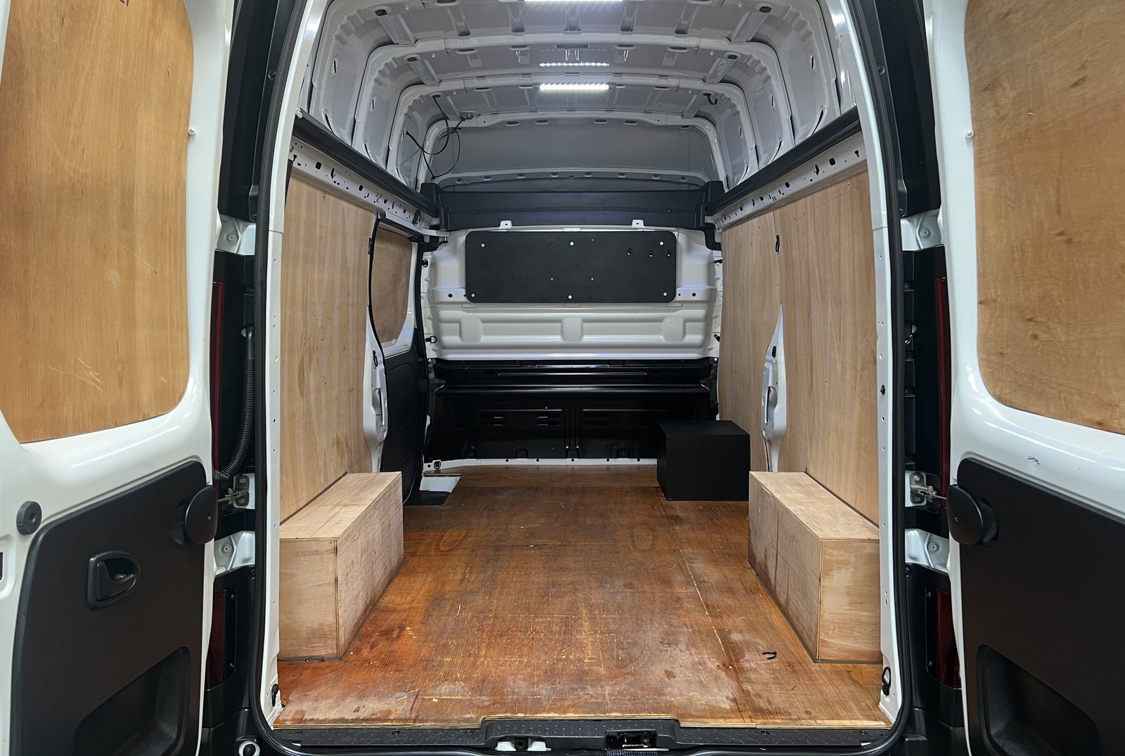 2024 Renault Trafic High Roof Panel Van — photo 15 of 15
