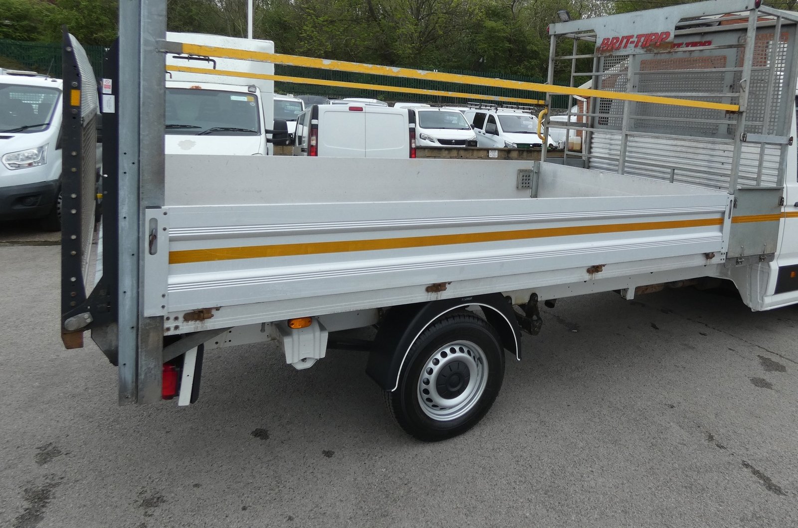 2021 Volkswagen Crafter Dropside Van — photo 2 of 13