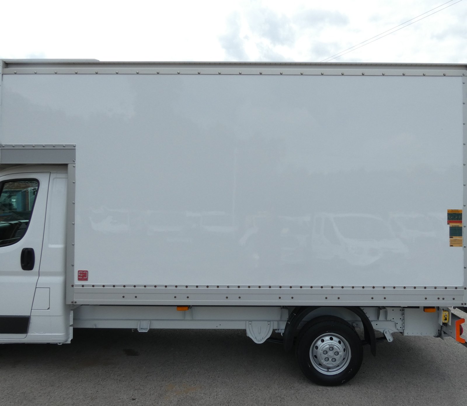 2014 Peugeot Boxer Luton Box Van — photo 1 of 13