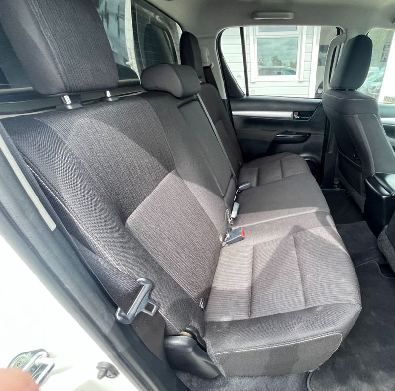 2023 Toyota Hilux Double Cab PickUp Van — photo 2 of 7