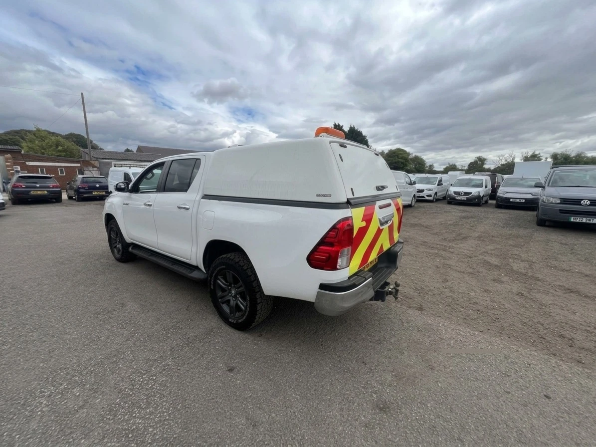 2023 Toyota Hilux Double Cab PickUp Van — rear three-quarter view