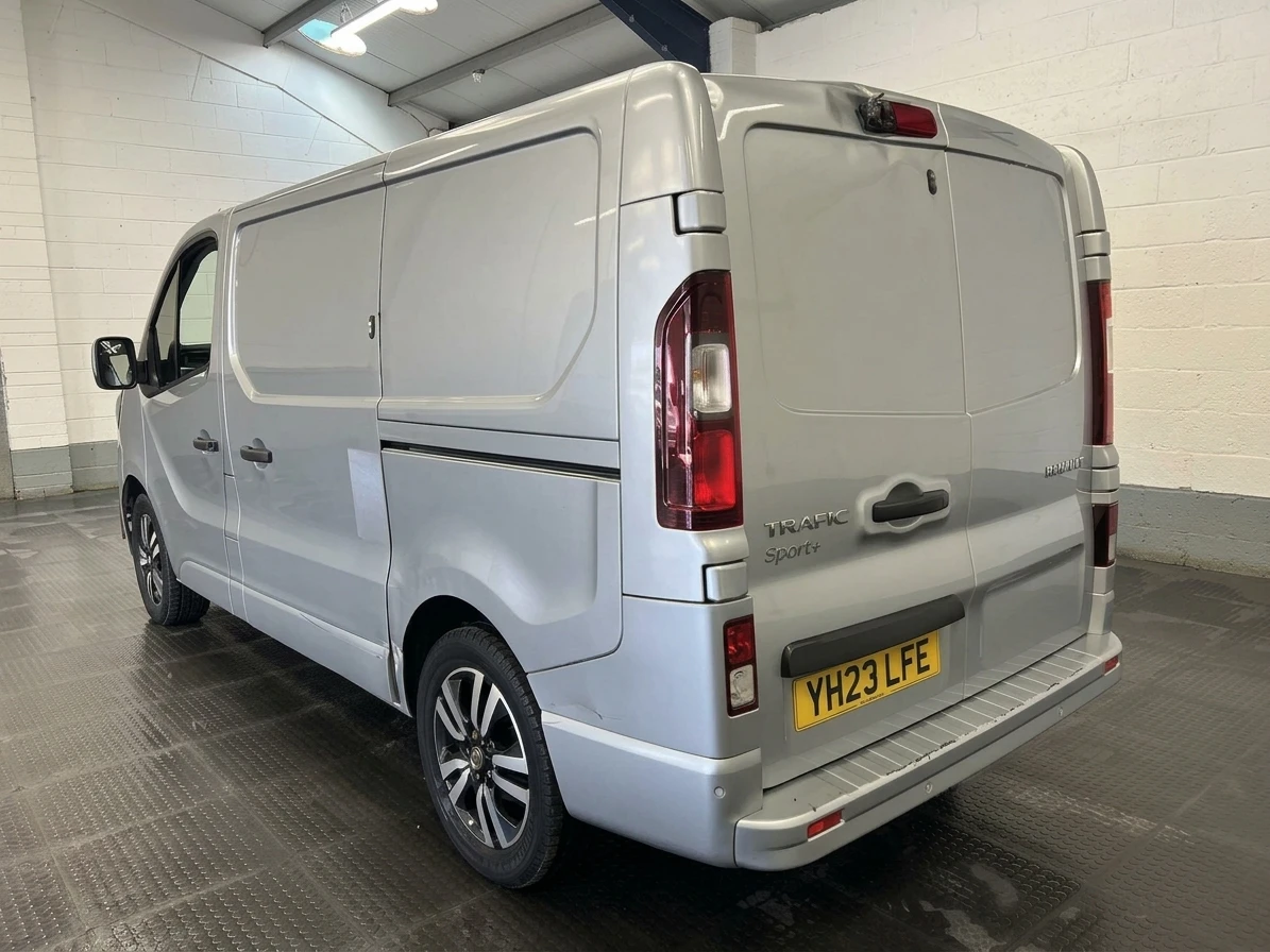 2023 Renault Trafic Panel Van — photo 1 of 13