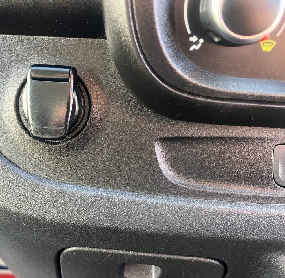 2020 Nissan NV300 Panel Van — photo 14 of 14