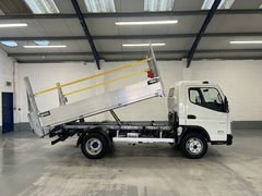 2023 Fuso Canter Tipper Van — side view