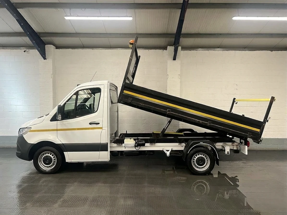 2021 Mercedes-Benz Sprinter Tipper Van — photo 1 of 44
