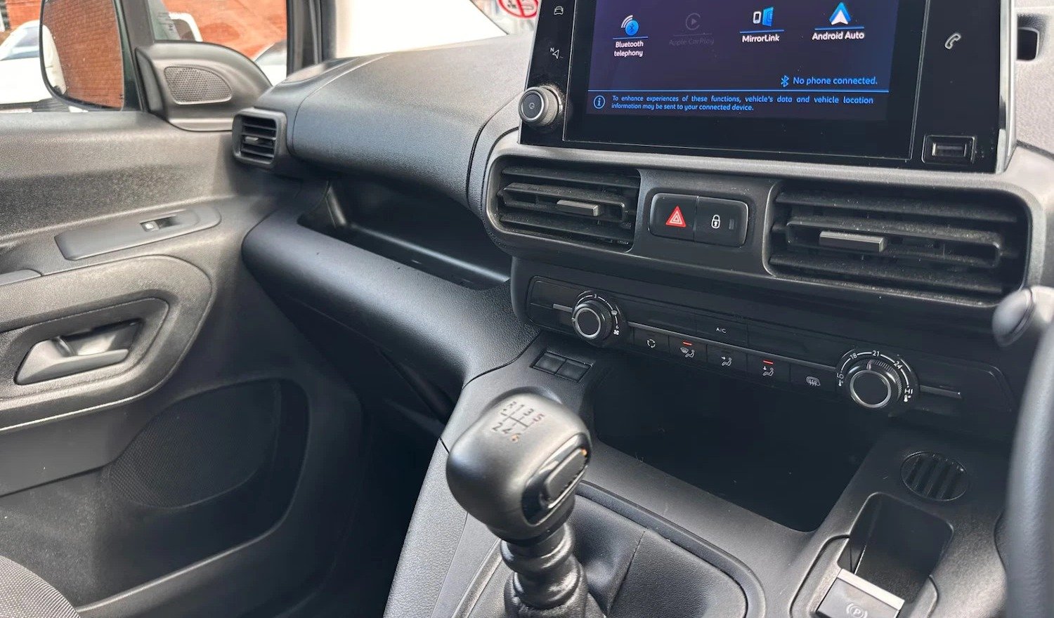 2023 Peugeot Partner Panel Van — photo 2 of 4