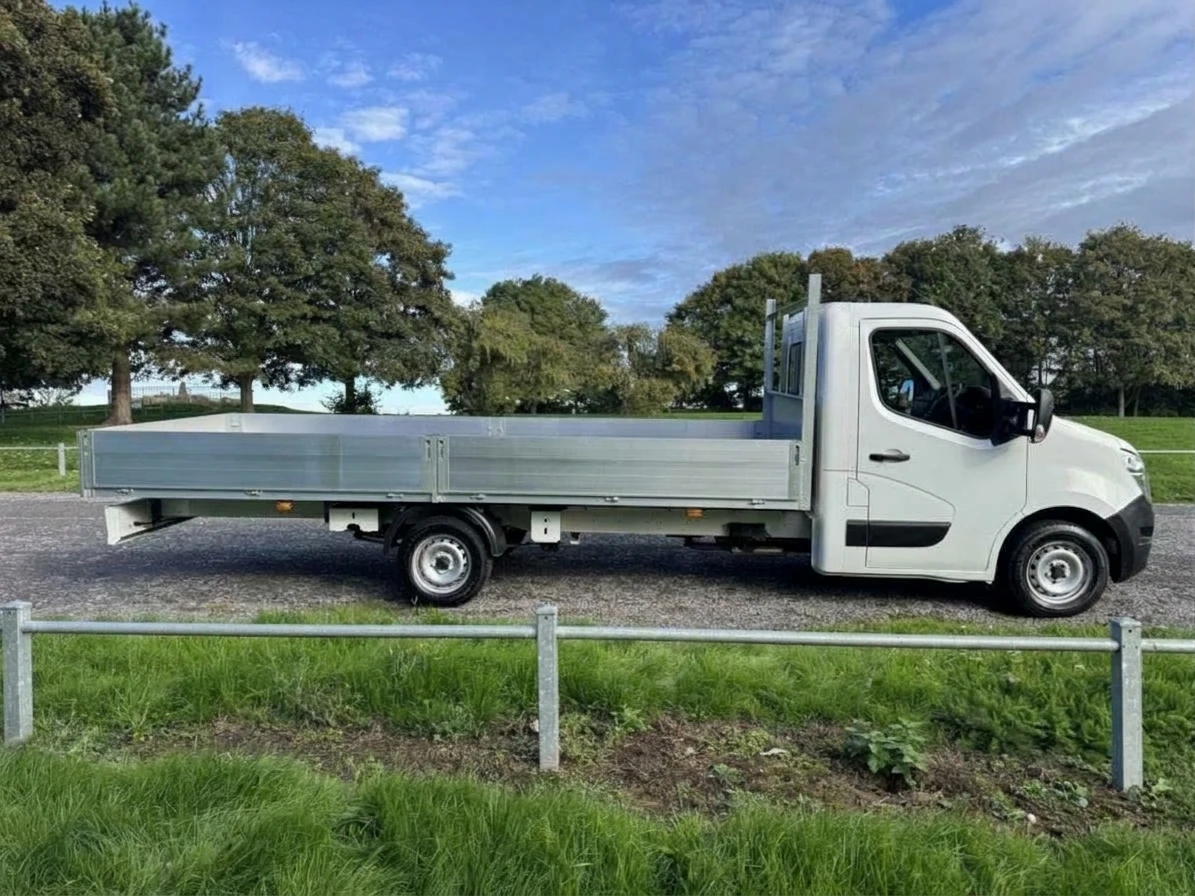 2021 Nissan Nv400 Dropside Van — photo 1 of 15