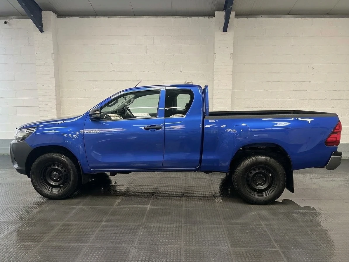 2020 Toyota Hilux Double Cab PickUp Van — photo 1 of 38