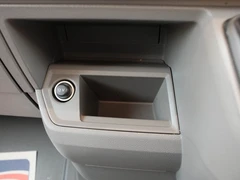 2023 Volkswagen Crafter CurtainSider Van — detail