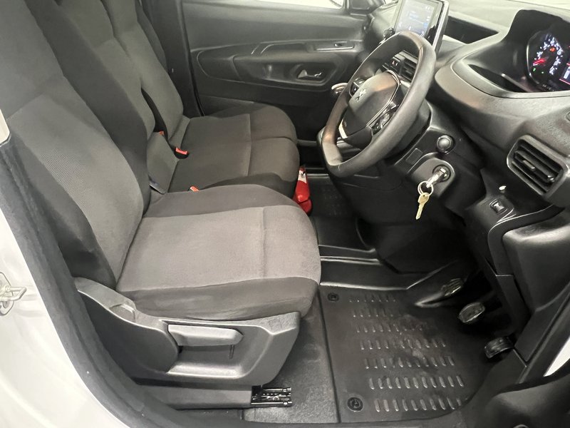 2023 Peugeot Partner Panel Van — photo 3 of 30