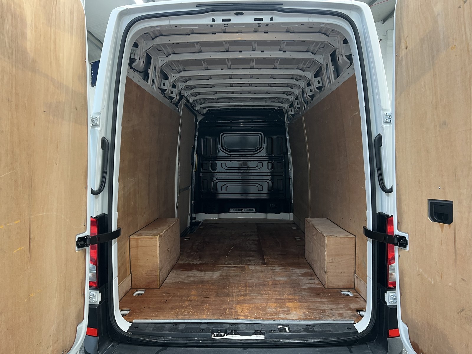 2025 Volkswagen Crafter High Roof Panel Van — photo 22 of 22
