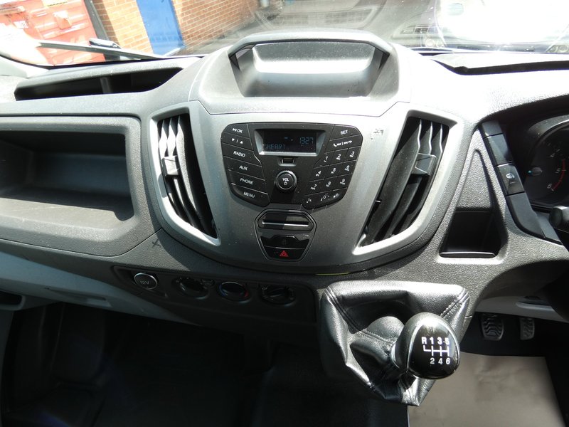 2019 Ford Transit Luton Box Van — photo 3 of 10