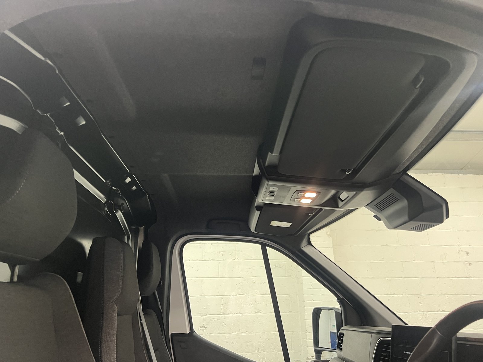 2025 Renault Master High Roof Panel Van — photo 1 of 1