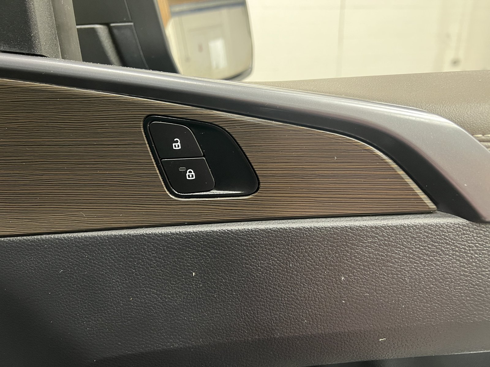 2024 Volkswagen Amarok Double Cab PickUp Van — photo 2 of 24