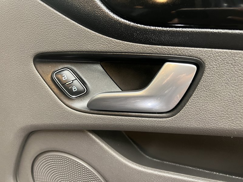 2022 Ford Transit Custom Panel Van — photo 2 of 28