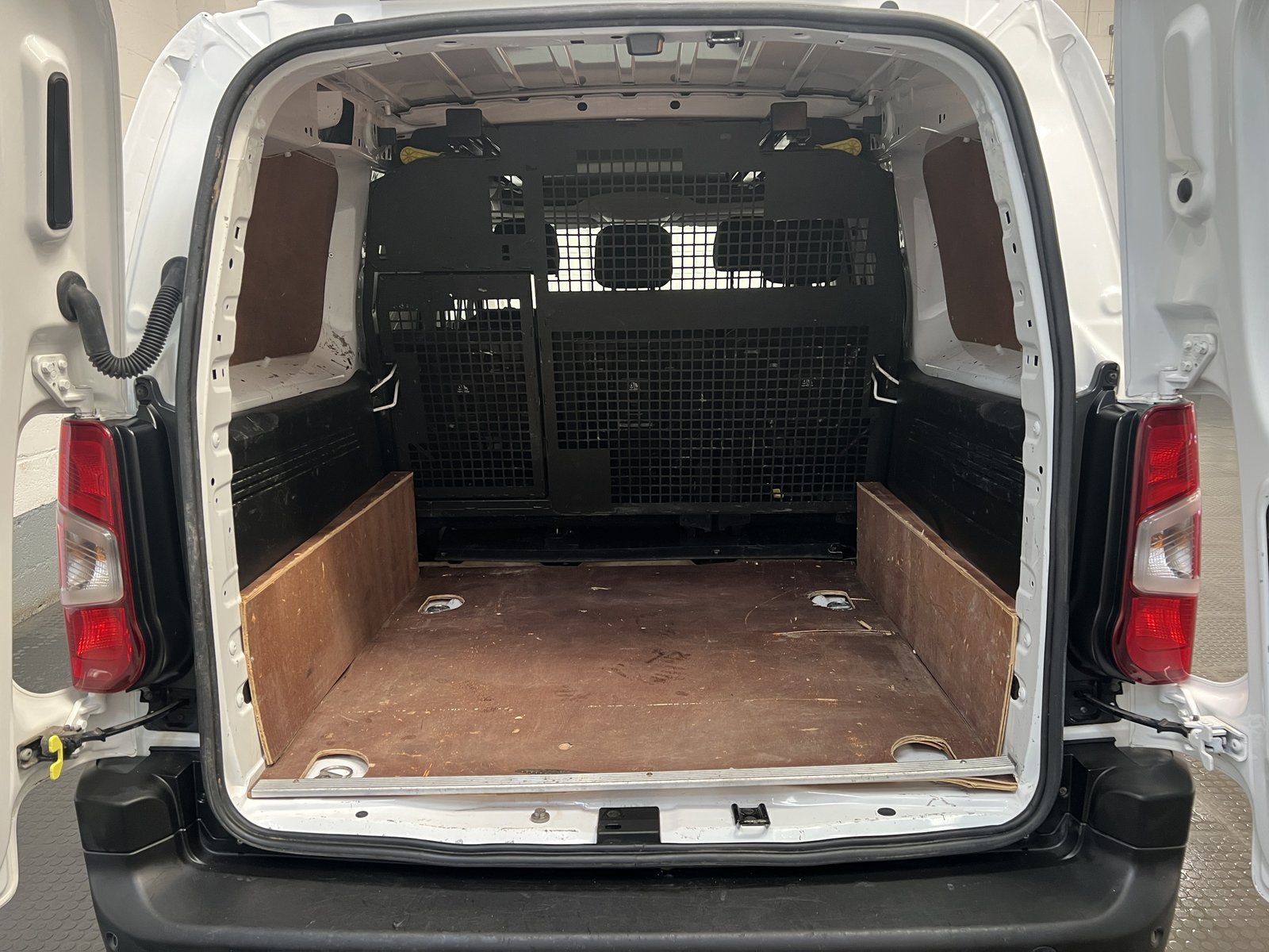 2022 Peugeot Partner Panel Van — photo 25 of 25