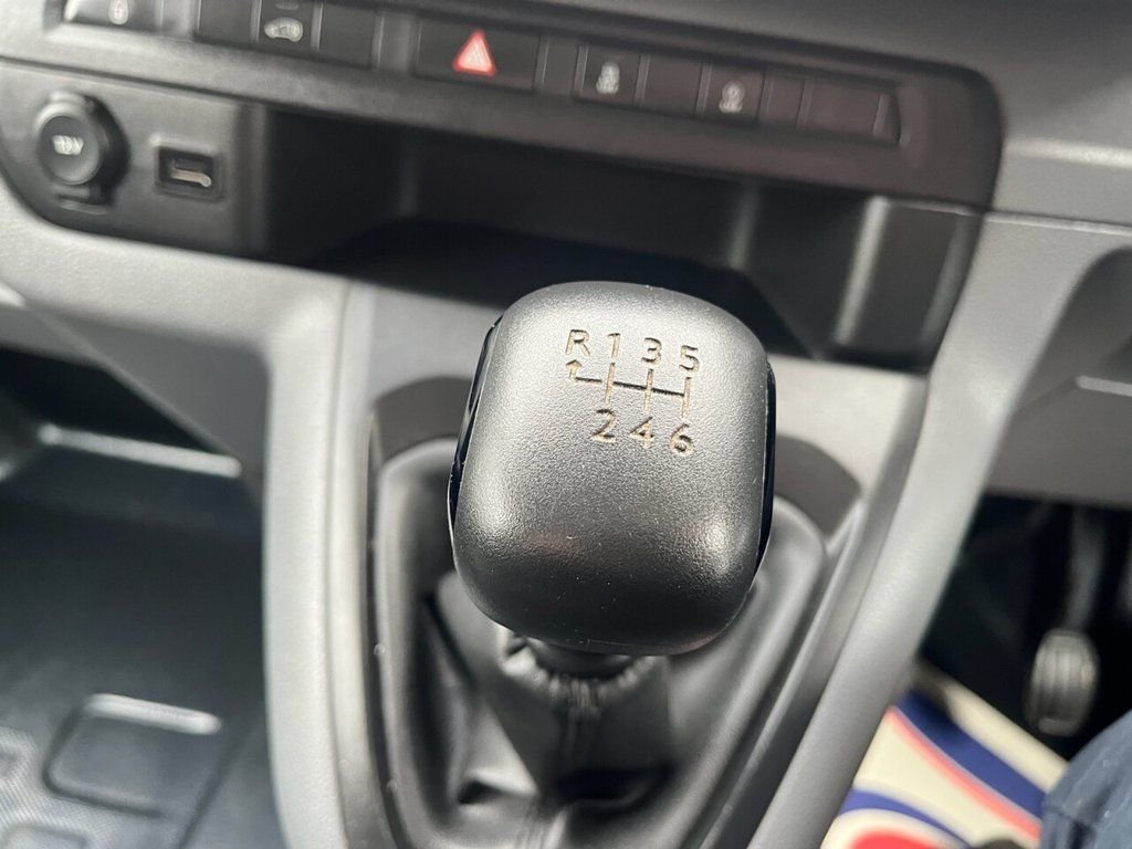 2022 Peugeot Expert Panel Van — photo 16 of 16