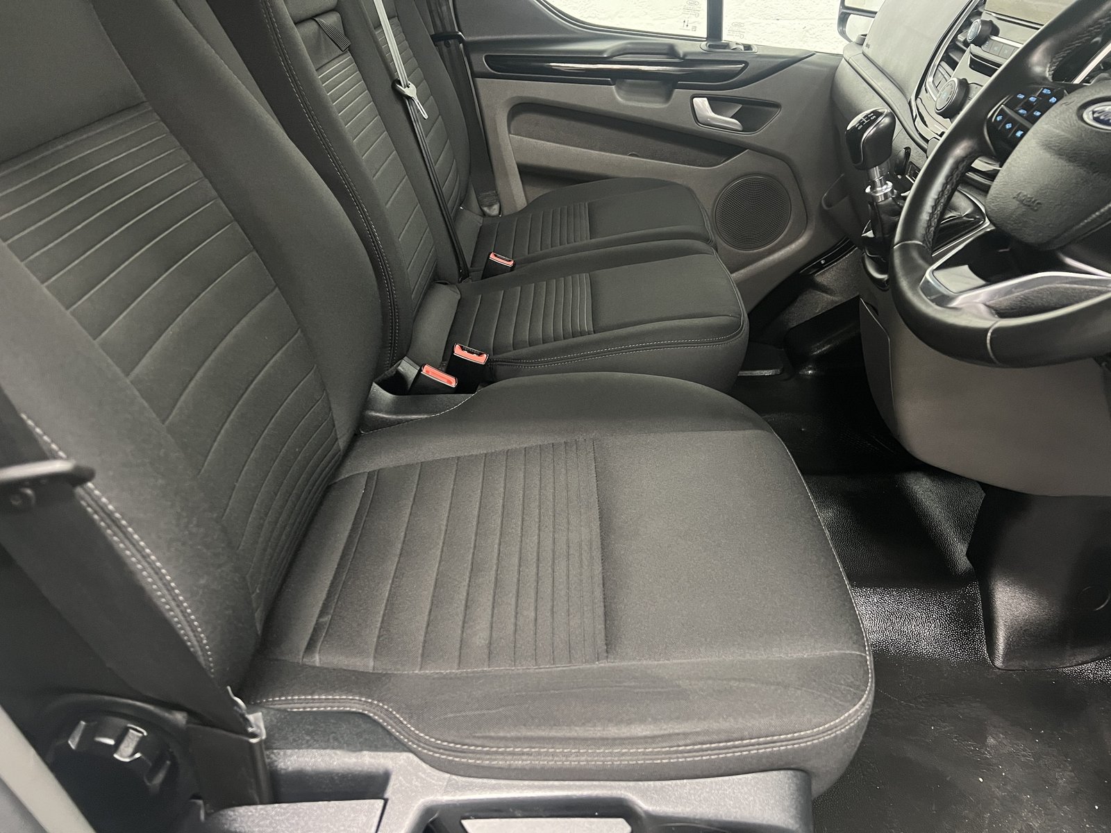2023 Ford Transit Custom Panel Van — photo 2 of 28