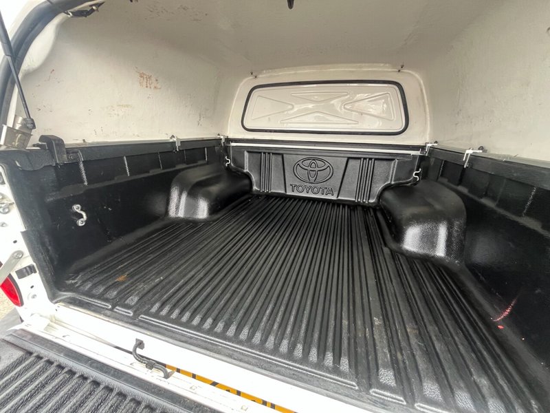 2023 Toyota Hilux Double Cab PickUp Van — photo 3 of 7