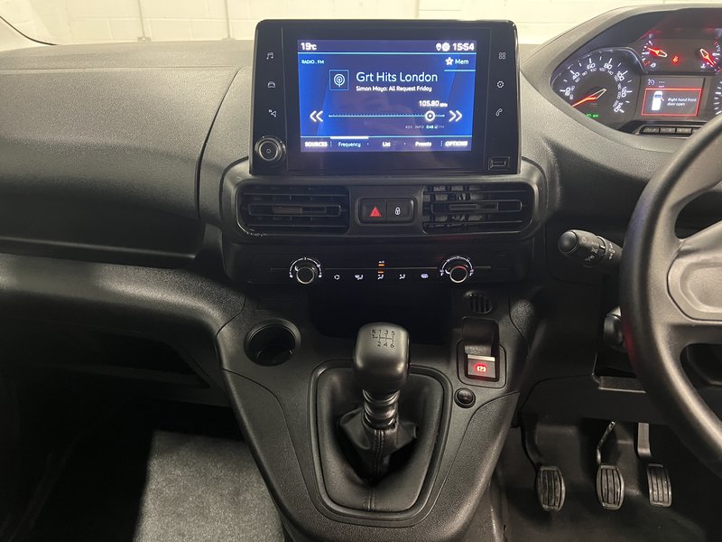 2022 Peugeot Partner Panel Van — photo 3 of 19