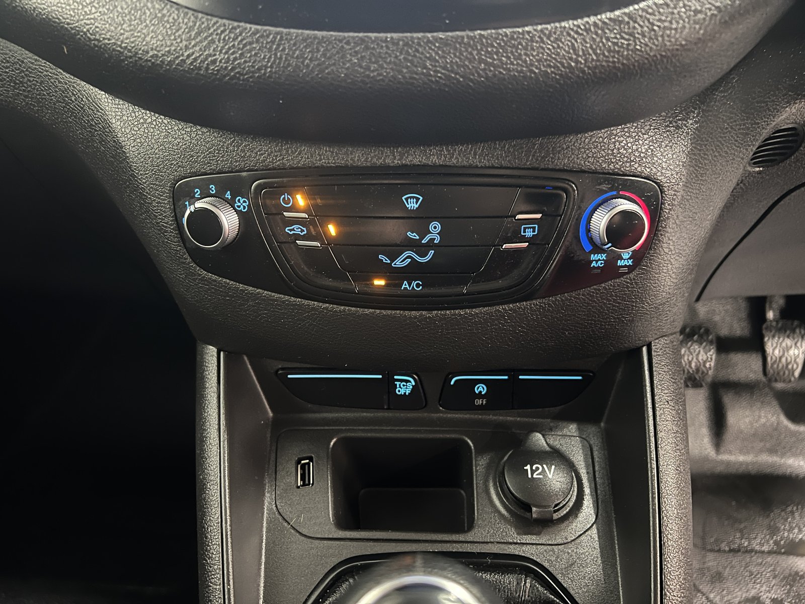 2022 Ford Transit Courier Panel Van — photo 2 of 8