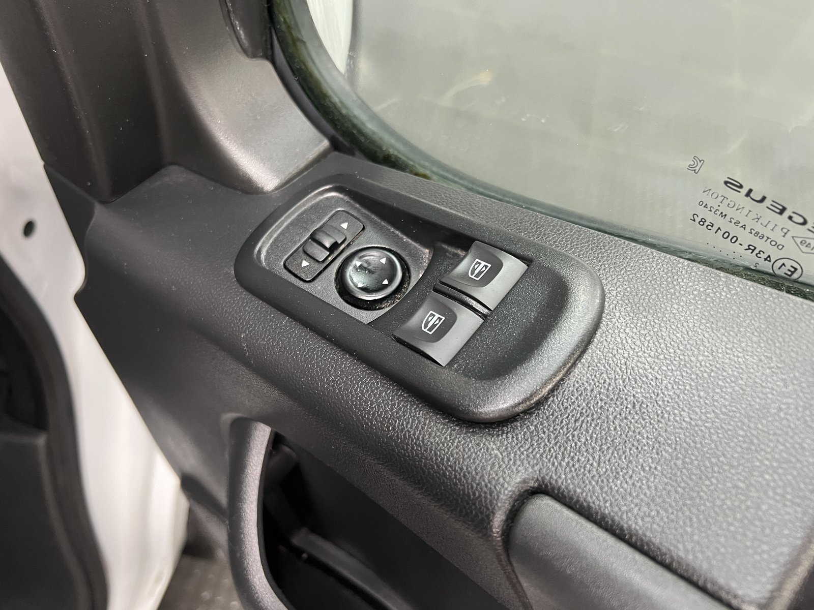 2022 Renault Master Panel Van — photo 2 of 17