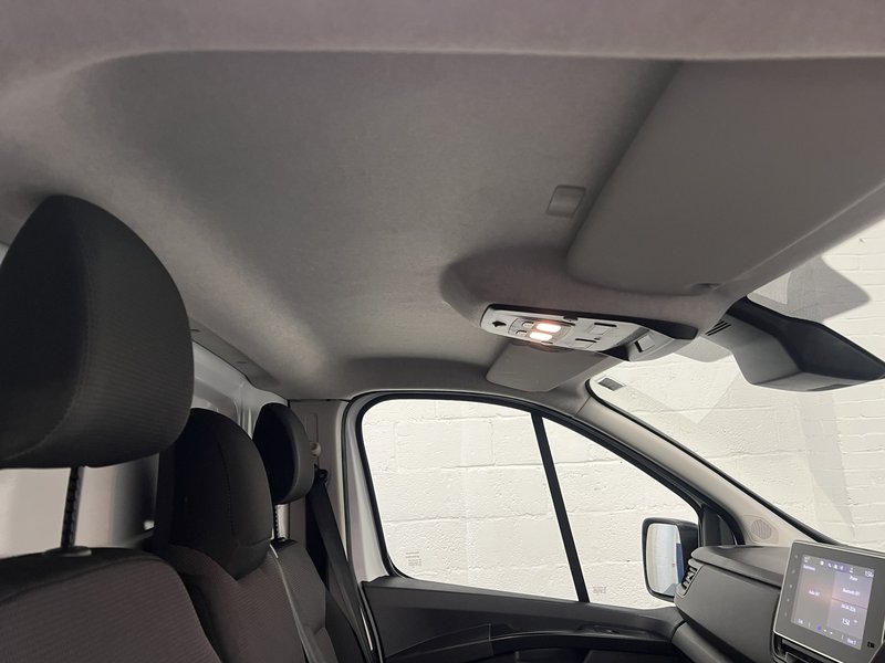 2023 Renault Trafic Panel Van — photo 3 of 21