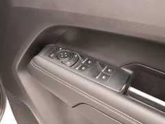 2024 Volkswagen Amarok PickUp Van — cab interior