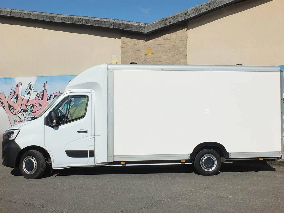 2023 Renault Master Luton Low Loader Van — photo 1 of 29