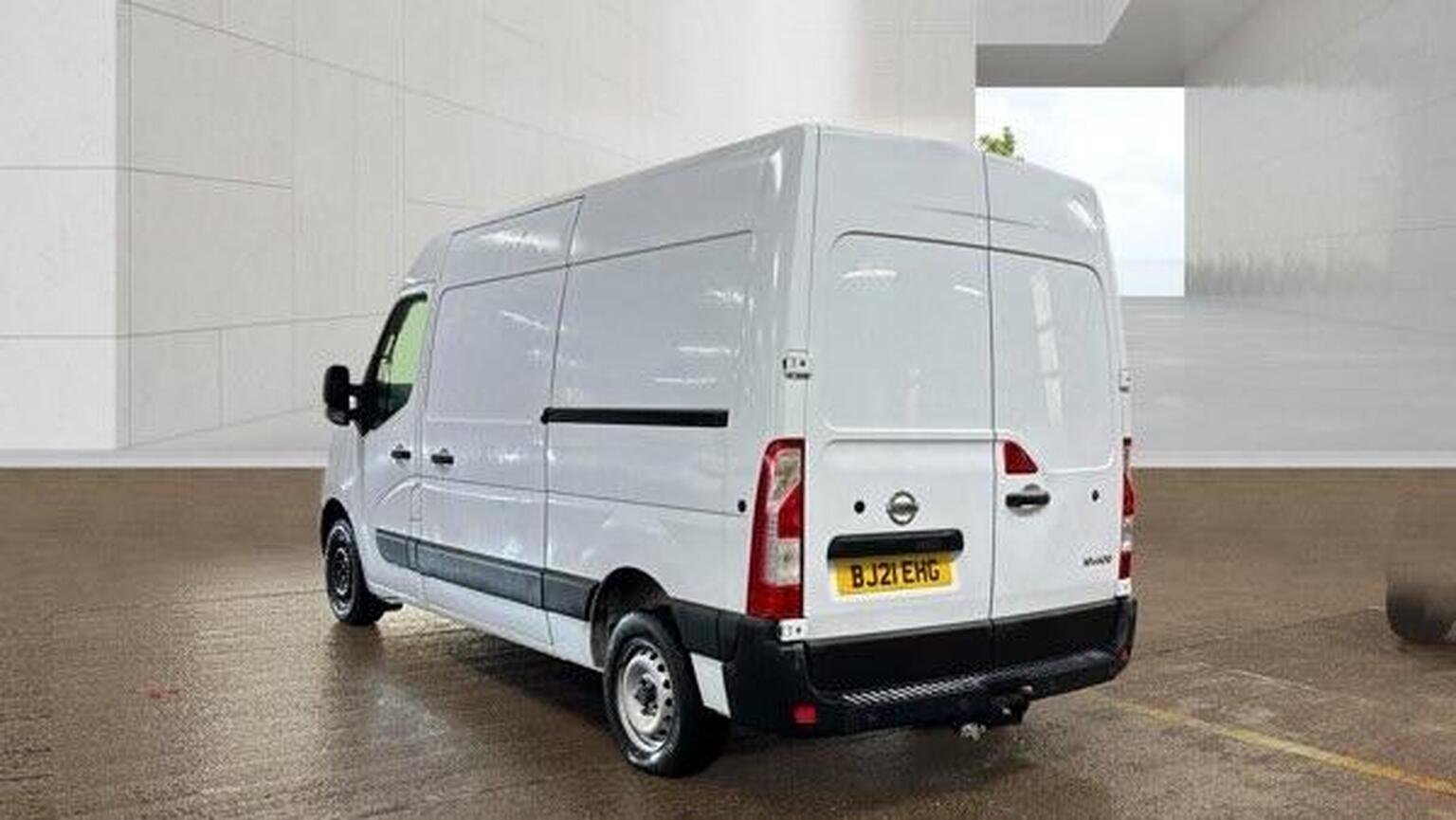 2021 Nissan NV400 High Roof Panel Van — photo 2 of 4