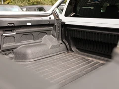 2024 Volkswagen Amarok PickUp Van — cab interior