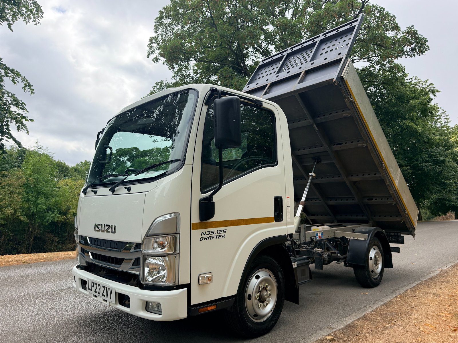 2023 Isuzu Grafter Tipper Van — photo 1 of 1