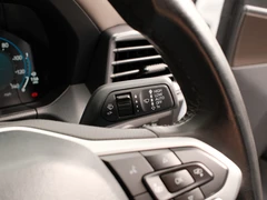 2024 Volkswagen Amarok PickUp Van — cab interior