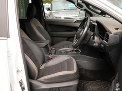 2024 Volkswagen Amarok PickUp Van — cab interior