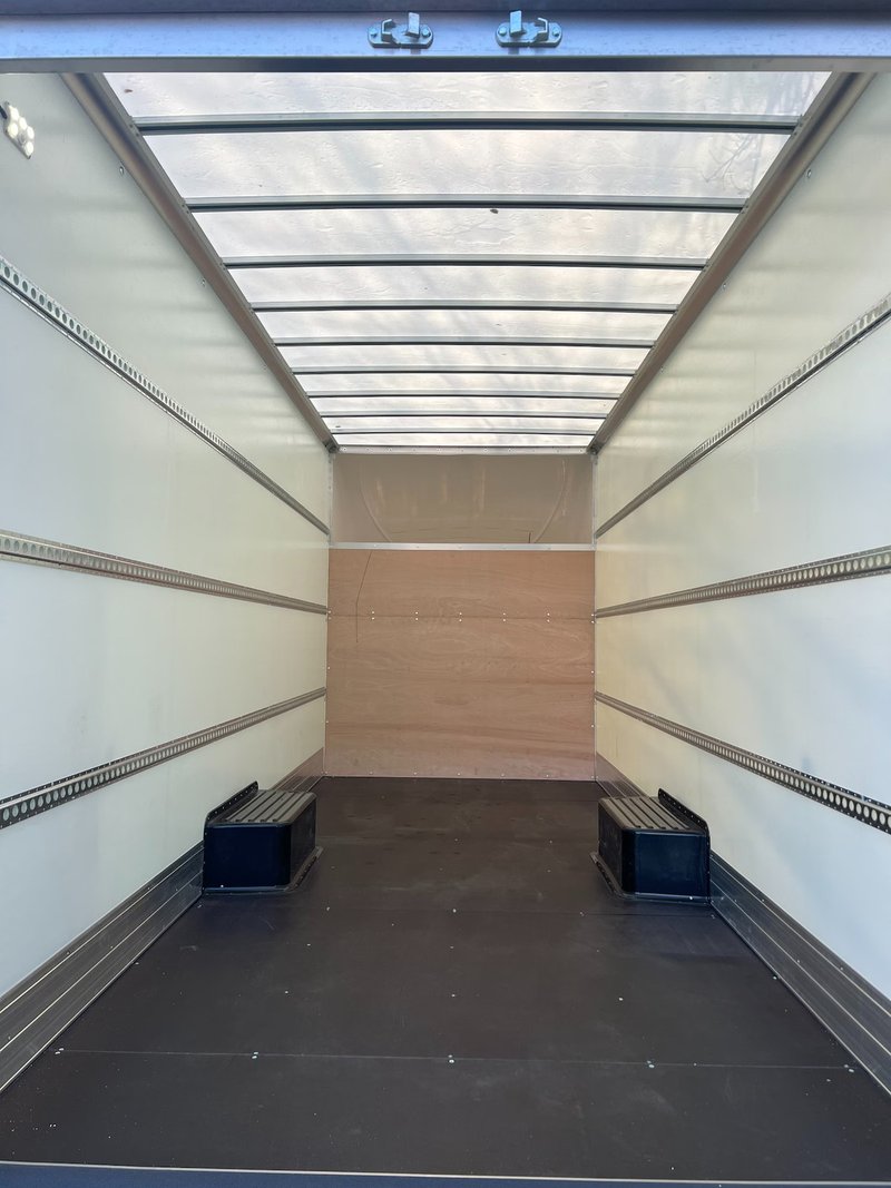 2023 Renault Master Luton Low Loader Van — photo 2 of 5