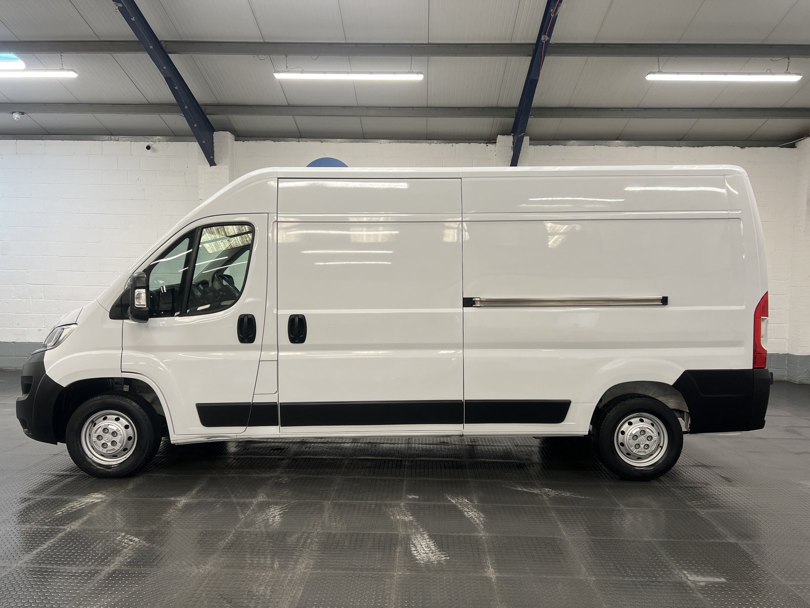 2023 Citroen Relay High Roof Panel Van — photo 2 of 25