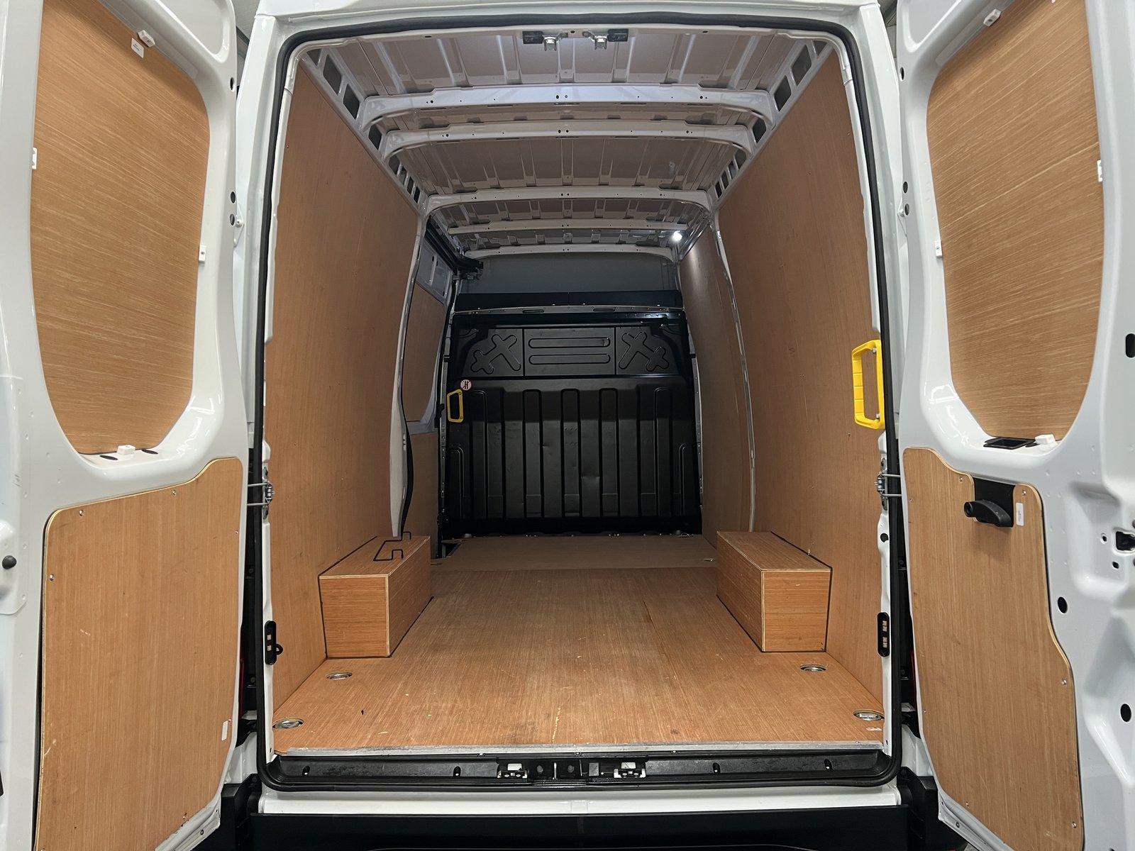 2025 Iveco Daily Panel Van — photo 18 of 18