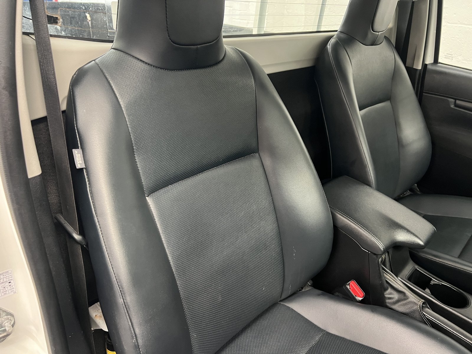 2020 Toyota Hilux PickUp Van — cab interior