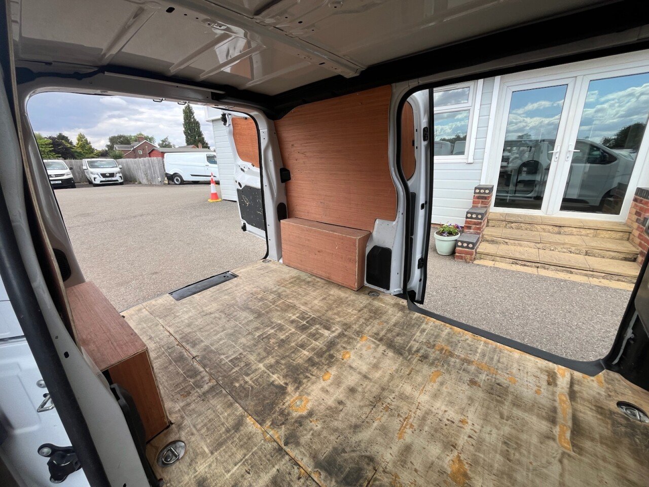 2022 Peugeot Expert Panel Van — photo 2 of 16