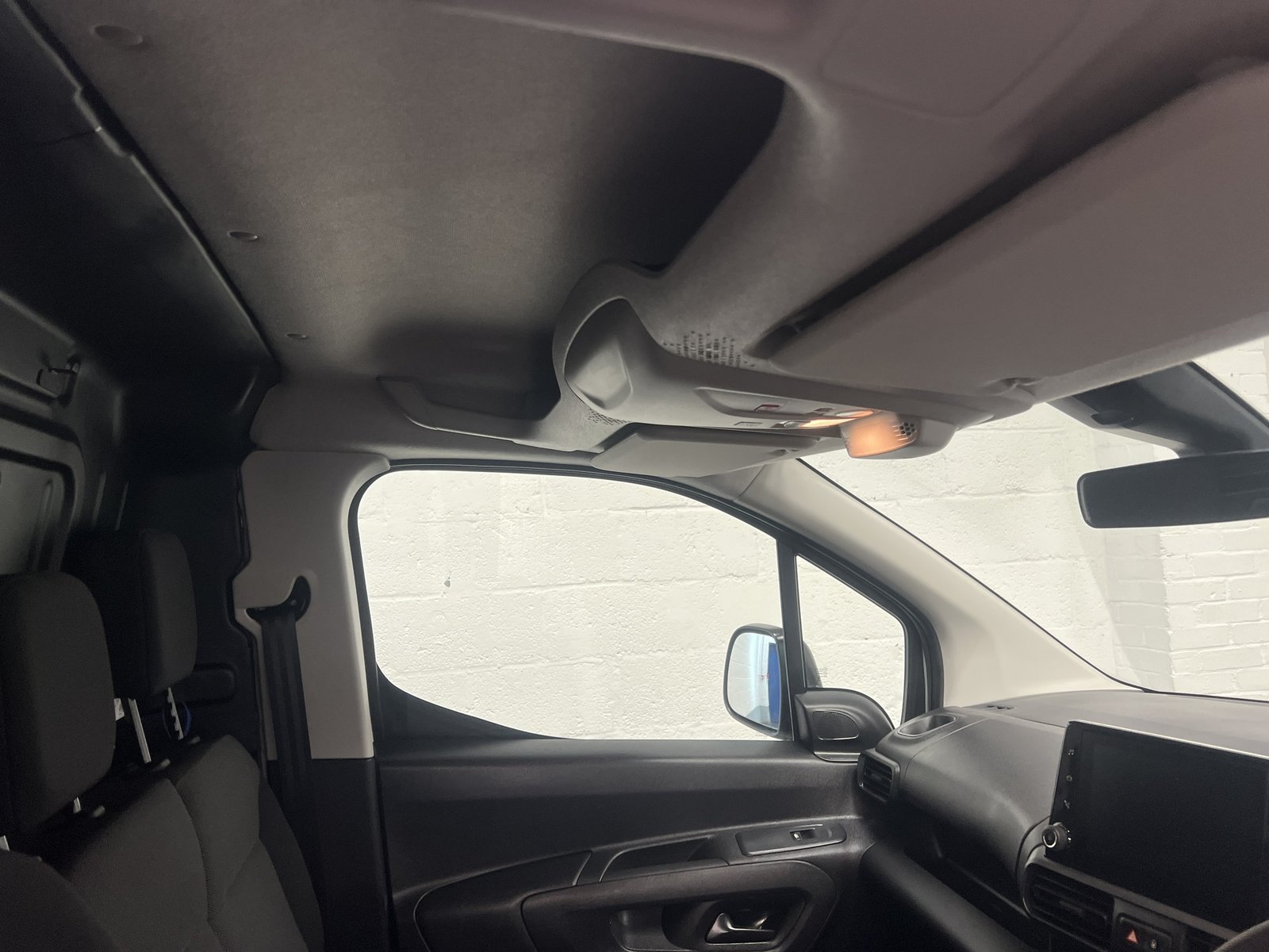 2023 Peugeot Partner Panel Van — photo 1 of 20