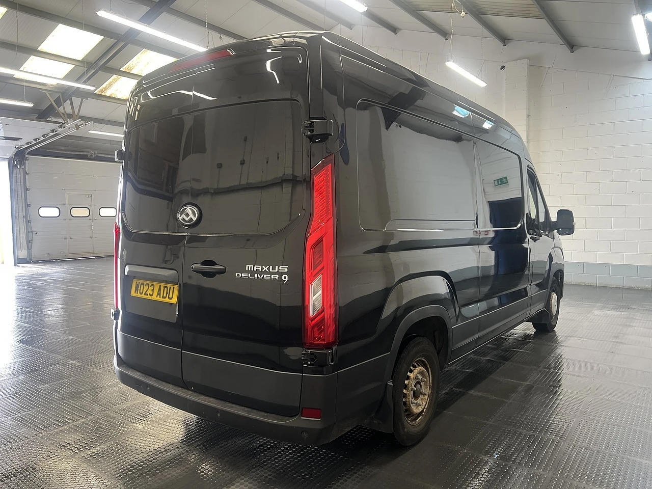 2023 Maxus Deliver 9 High Roof Panel Van — photo 1 of 9